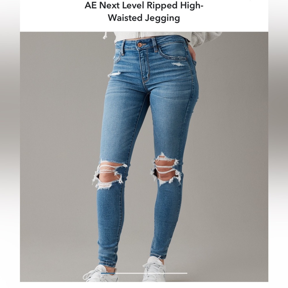 ✨American Eagle next level high waisted jeans size 10R